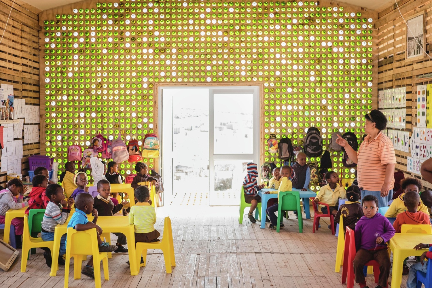 สถานรับเลี้ยงเด็กก่อนวัยเรียนในแอฟริกา เพิ่มประโยชน์ใช้สอยสูงสุดให้ชุมชนแบบเนียนๆ
