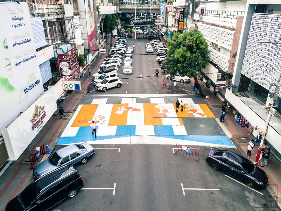 Read more about the article ข้ามถนนอย่างมีศิลปะกับโปรเจ็กต์ ‘ศิลปะ พา ข้าม’ ที่ทำให้การข้ามถนนสนุกยิ่งขึ้น