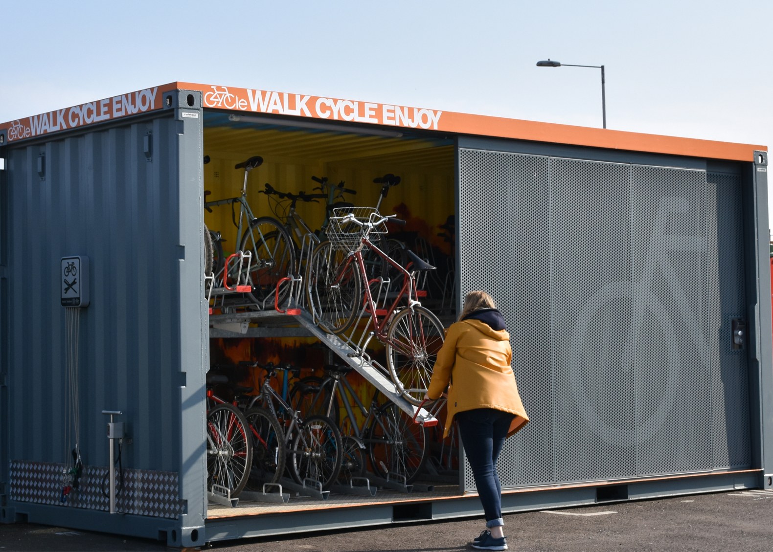 Read more about the article The Container Cycle Hub ตู้จอดจักรยานพลังงานแสงอาทิตย์ สะดวก ปลอดภัย สร้างสรรค์ ไม่เหมือนใคร