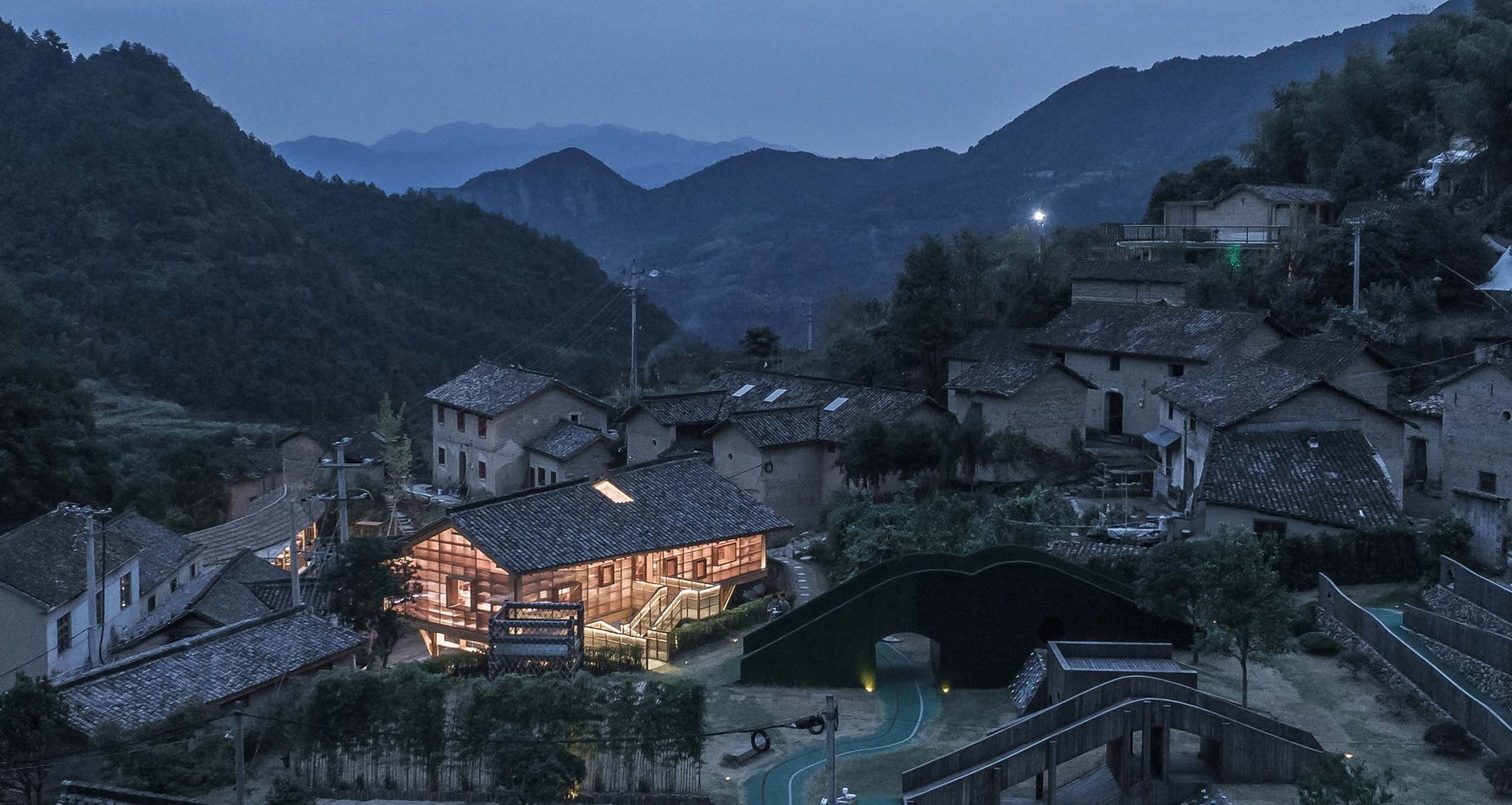 Read more about the article Mountain House in Mist ห้องสมุดกลางหุบเขาในจีน สถาปัตยกรรมใหม่ที่แทรกตัวอยู่ในวิถีเก่า