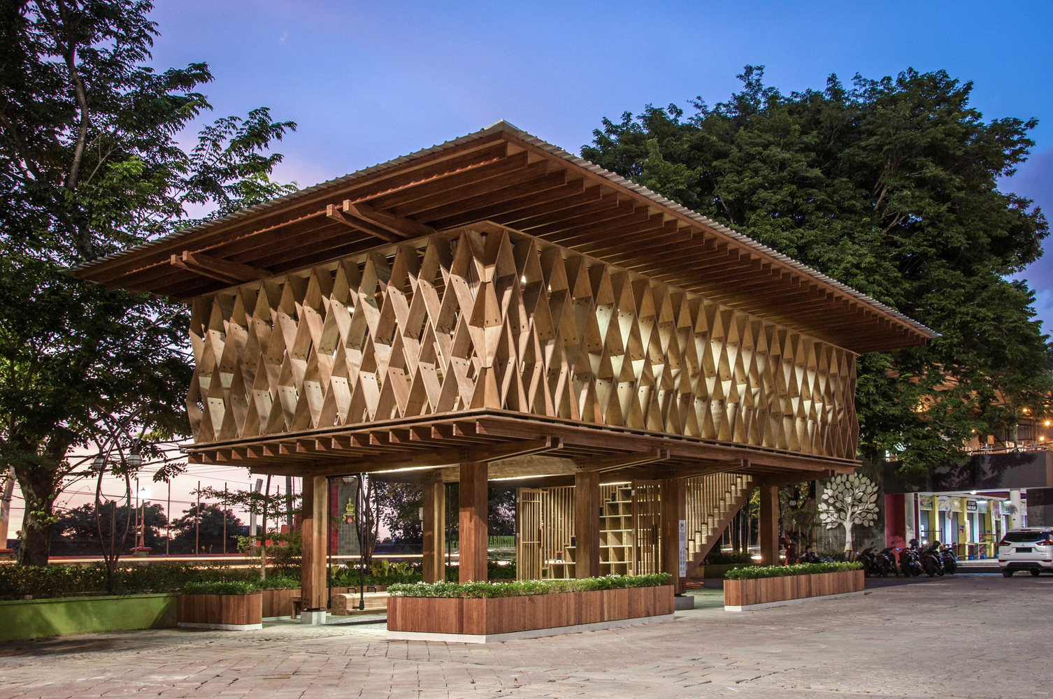 Microlibrary Warak Kayu ห้องสมุดขนาดเล็กต้นทุนต่ำในเมืองเซอมารัง อินโดนีเซีย